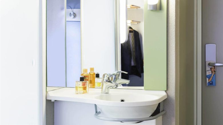 <b>Ibis Budget Zurich Airport Room</b>. Images powered by <a href="https://iceportal.shijigroup.com/" title="IcePortal" target="_blank">IcePortal</a>.