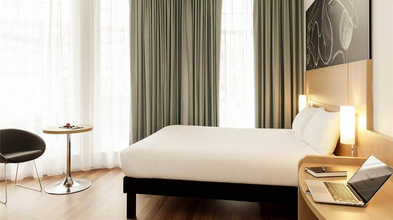 <b>Ibis Edinburgh Centre South Bridge Room</b>. Images powered by <a href="https://iceportal.shijigroup.com/" title="IcePortal" target="_blank">IcePortal</a>.