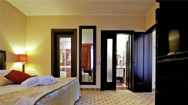 <b>Mercure Eur Roma West Room</b>. Images powered by <a href="https://iceportal.shijigroup.com/" title="IcePortal" target="_blank">IcePortal</a>.