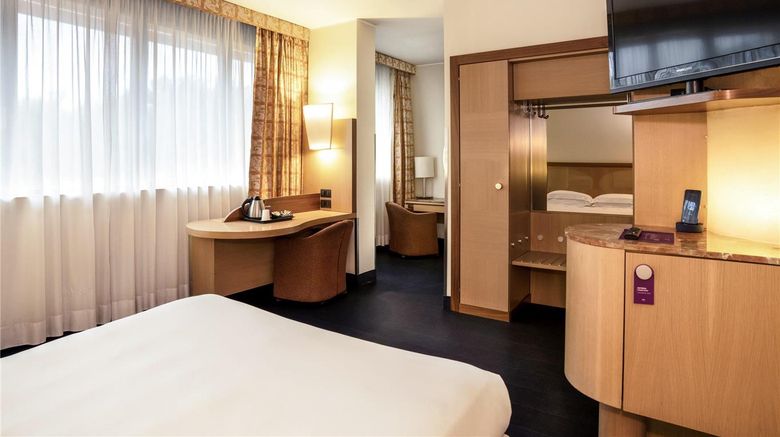 <b>Mercure Eur Roma West Room</b>. Images powered by <a href="https://iceportal.shijigroup.com/" title="IcePortal" target="_blank">IcePortal</a>.