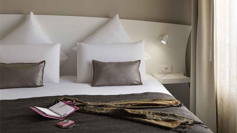 <b>Mercure Paris Levallois Perret Hotel Room</b>. Images powered by <a href="https://iceportal.shijigroup.com/" title="IcePortal" target="_blank">IcePortal</a>.