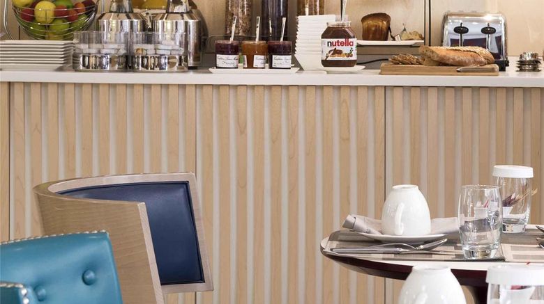 <b>Mercure Paris Levallois Perret Hotel Restaurant</b>. Images powered by <a href="https://iceportal.shijigroup.com/" title="IcePortal" target="_blank">IcePortal</a>.