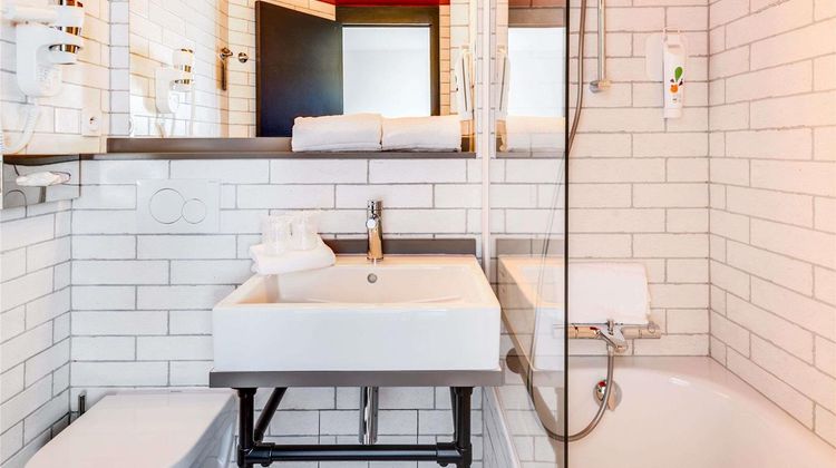 Ibis Styles Paris Saint Denis Plaine Room