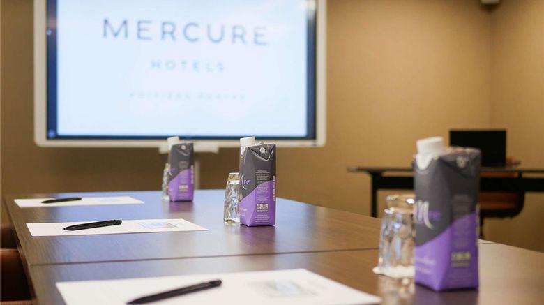 <b>Mercure Poitiers Centre Meeting</b>. Images powered by <a href="https://iceportal.shijigroup.com/" title="IcePortal" target="_blank">IcePortal</a>.