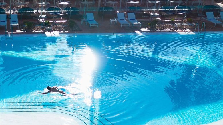 <b>Sails in the Desert Hotel Pool</b>. Images powered by <a href="https://iceportal.shijigroup.com/" title="IcePortal" target="_blank">IcePortal</a>.