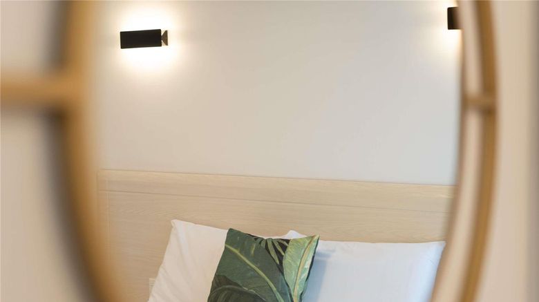 <b>Mantra Central Wellington Room</b>. Images powered by <a href="https://iceportal.shijigroup.com/" title="IcePortal" target="_blank">IcePortal</a>.