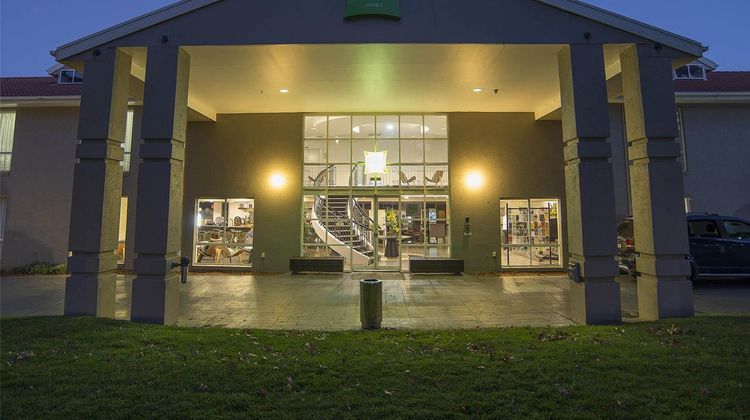 Ibis Styles Canberra Exterior