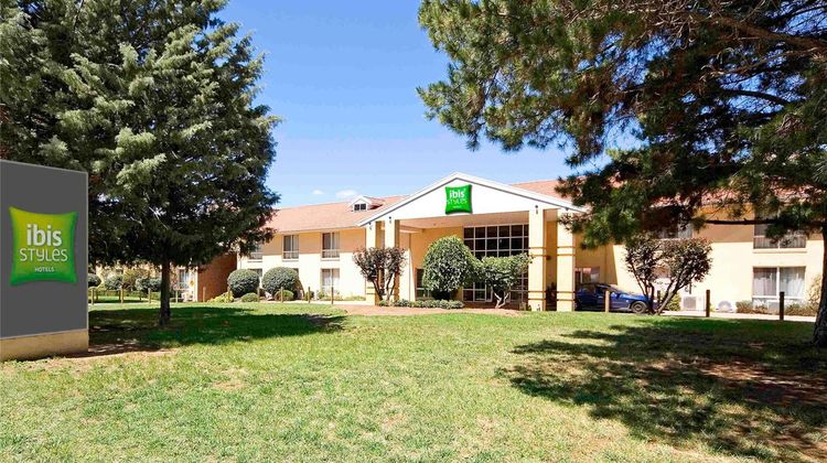 Ibis Styles Canberra Exterior