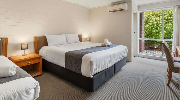 Ibis Styles Canberra Room