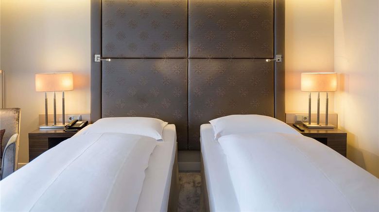 <b>Pullman Munich Room</b>. Images powered by <a href="https://iceportal.shijigroup.com/" title="IcePortal" target="_blank">IcePortal</a>.