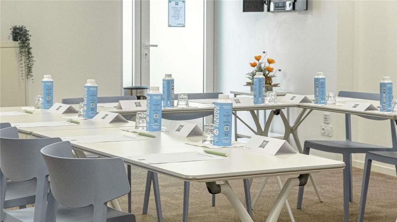 <b>Ibis Styles Dax Miradour Meeting</b>. Images powered by <a href="https://iceportal.shijigroup.com/" title="IcePortal" target="_blank">IcePortal</a>.