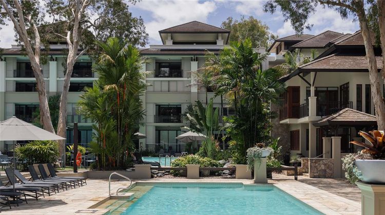 Pullman Palm Cove Sea Temple Resort/Spa Exterior
