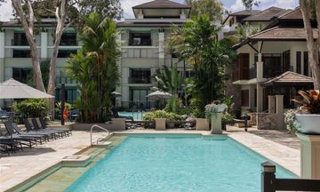 Pullman Palm Cove Sea Temple Resort/Spa