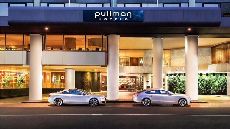 Pullman Hyde Park Sydney Exterior