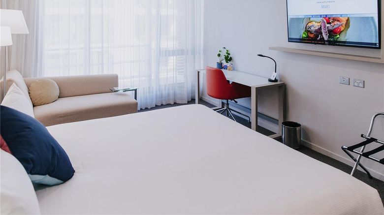 <b>Novotel Newcastle Beach Room</b>. Images powered by <a href="https://iceportal.shijigroup.com/" title="IcePortal" target="_blank">IcePortal</a>.