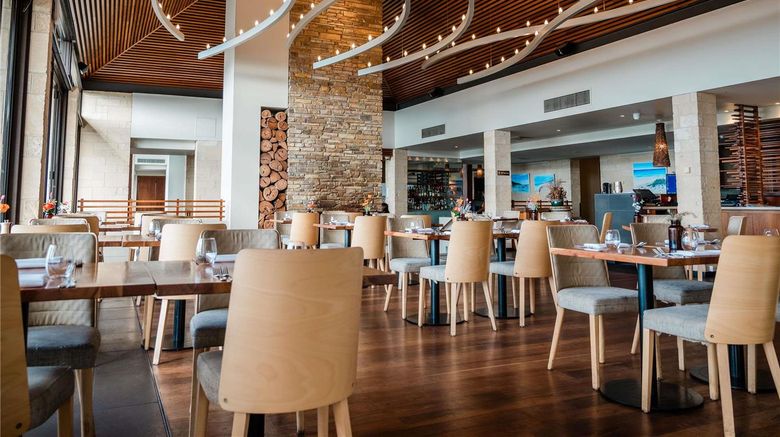 <b>Pullman Resort Bunker Bay Restaurant</b>. Images powered by <a href="https://iceportal.shijigroup.com/" title="IcePortal" target="_blank">IcePortal</a>.