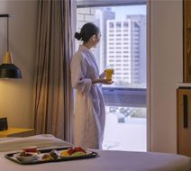Mercure Brisbane King George Square Room