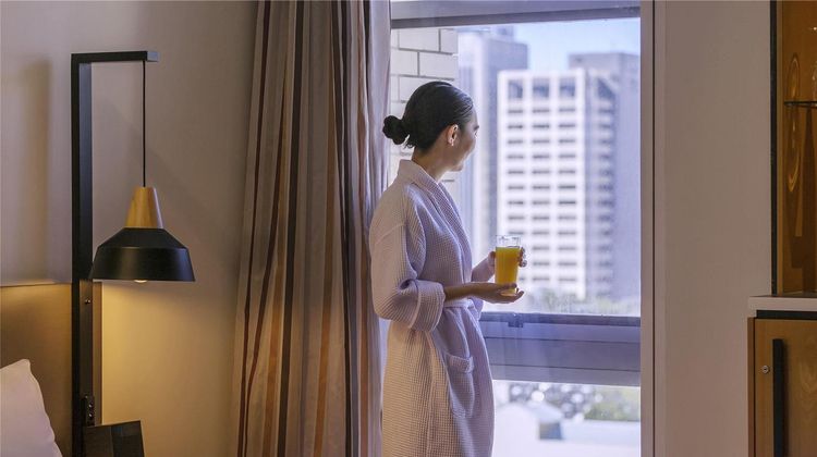 Mercure Brisbane King George Square Room