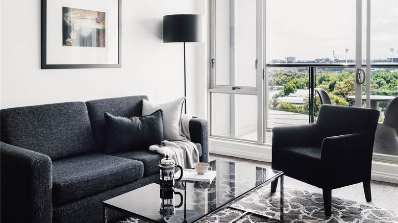 <b>Quay West Suites Melbourne Room</b>. Images powered by <a href="https://iceportal.shijigroup.com/" title="IcePortal" target="_blank">IcePortal</a>.
