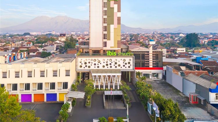 Ibis Styles Malang Exterior