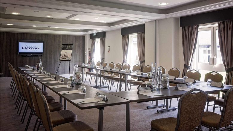 <b>Mercure Milton Keynes Abbey Hill Meeting</b>. Images powered by <a href="https://iceportal.shijigroup.com/" title="IcePortal" target="_blank">IcePortal</a>.