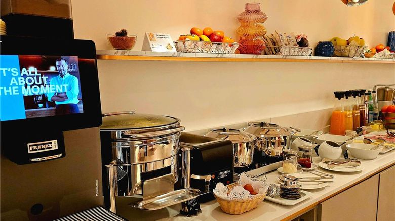 <b>Adagio Geneve Mont Blanc Hotel Restaurant</b>. Images powered by <a href="https://iceportal.shijigroup.com/" title="IcePortal" target="_blank">IcePortal</a>.