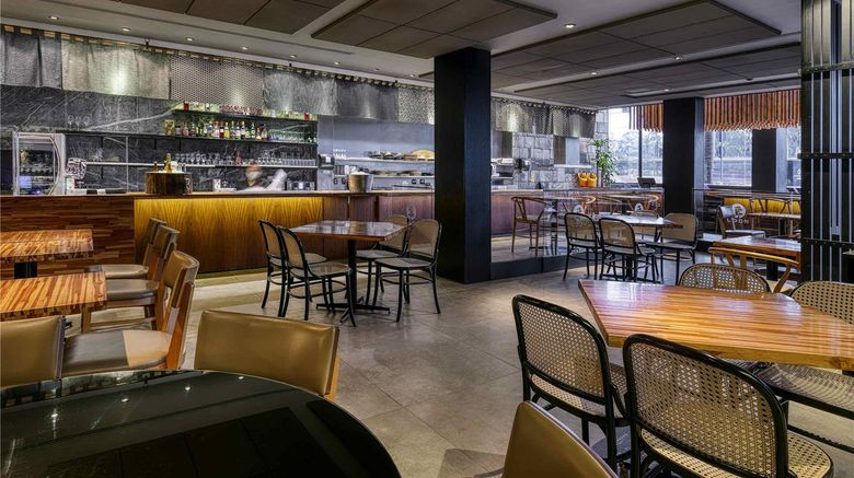 <b>Caesar Business Belo Horizonte Belvedere Restaurant</b>. Images powered by <a href="https://iceportal.shijigroup.com/" title="IcePortal" target="_blank">IcePortal</a>.