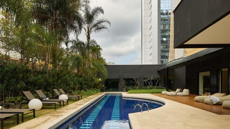 <b>Caesar Business Belo Horizonte Belvedere Pool</b>. Images powered by <a href="https://iceportal.shijigroup.com/" title="IcePortal" target="_blank">IcePortal</a>.