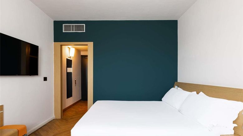 <b>Novotel Caserta Sud Room</b>. Images powered by <a href="https://iceportal.shijigroup.com/" title="IcePortal" target="_blank">IcePortal</a>.