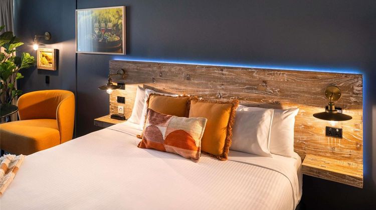 Ibis Styles Orange Room