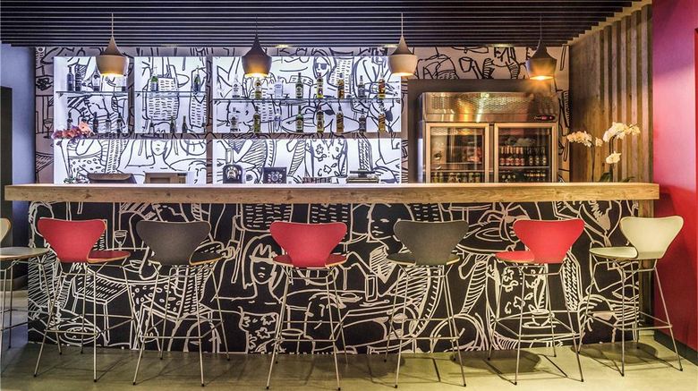 <b>Ibis Porto Alegre Assis Brasil Restaurant</b>. Images powered by <a href="https://iceportal.shijigroup.com/" title="IcePortal" target="_blank">IcePortal</a>.