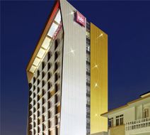 Ibis Padang Exterior