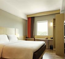 Ibis Padang Room