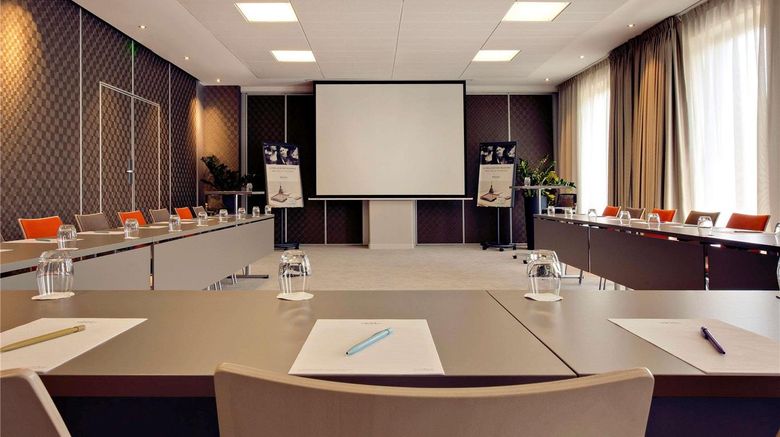 <b>Mercure Clermont Ferrand Centre Jaude Meeting</b>. Images powered by <a href="https://iceportal.shijigroup.com/" title="IcePortal" target="_blank">IcePortal</a>.