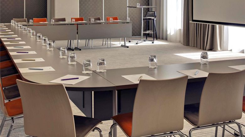 <b>Mercure Clermont Ferrand Centre Jaude Meeting</b>. Images powered by <a href="https://iceportal.shijigroup.com/" title="IcePortal" target="_blank">IcePortal</a>.
