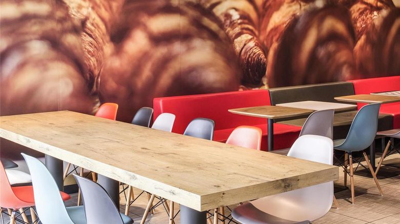 <b>Ibis Montceau Les Mines Restaurant</b>. Images powered by <a href="https://iceportal.shijigroup.com/" title="IcePortal" target="_blank">IcePortal</a>.