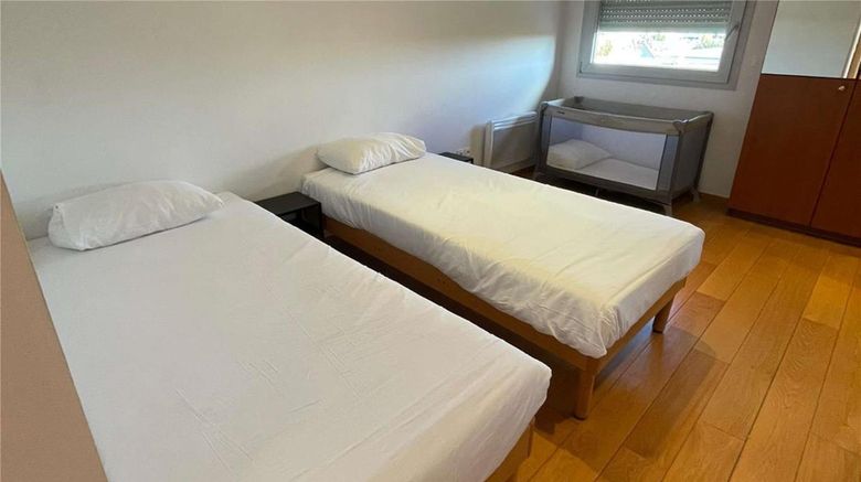 <b>Hotel Ibis Styles Bethune Bruay Room</b>. Images powered by <a href="https://iceportal.shijigroup.com/" title="IcePortal" target="_blank">IcePortal</a>.