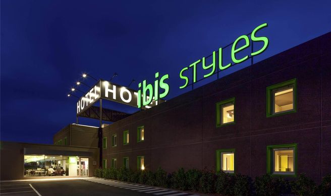 Ibis Styles Lleida Torrefarrera Exterior