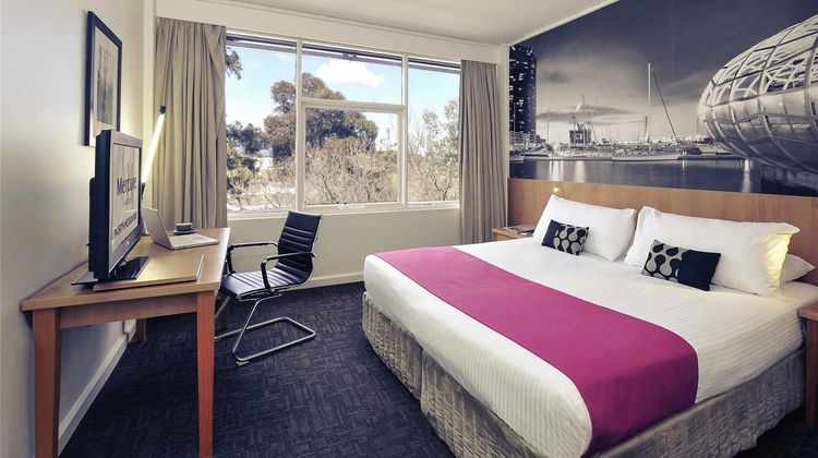 Mercure North Melbourne Room