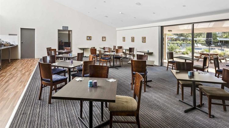 Ibis Styles Eagle Hawk Canberra Resort Restaurant