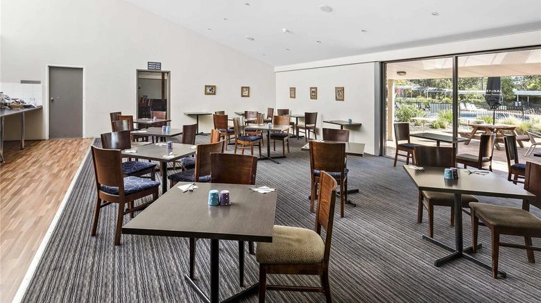 <b>Ibis Styles Eagle Hawk Canberra Resort Restaurant</b>. Images powered by <a href="https://iceportal.shijigroup.com/" title="IcePortal" target="_blank">IcePortal</a>.