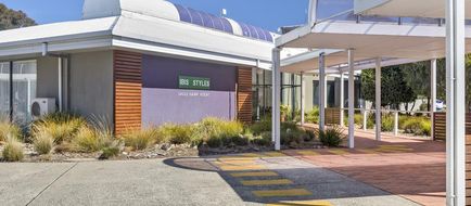 Ibis Styles Eagle Hawk Canberra Resort Exterior
