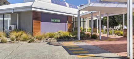 Ibis Styles Eagle Hawk Canberra Resort Exterior