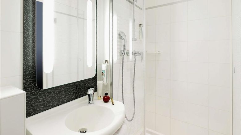 <b>Ibis Paris Gare Du Nord Room</b>. Images powered by <a href="https://iceportal.shijigroup.com/" title="IcePortal" target="_blank">IcePortal</a>.