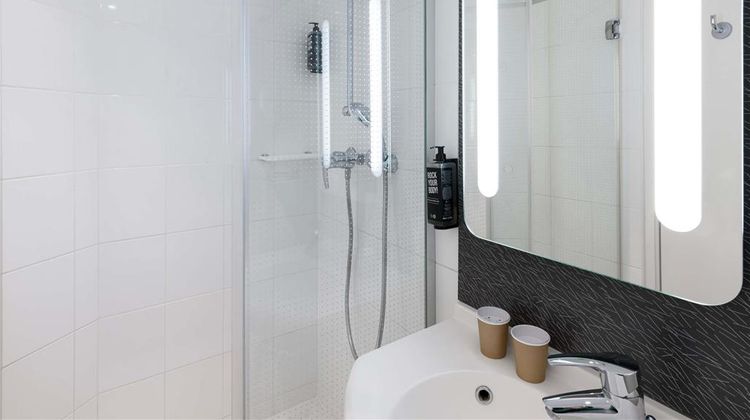 Ibis Paris Gare Du Nord Room