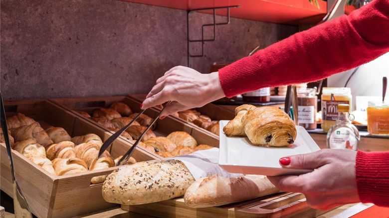 <b>Ibis Paris Gare Du Nord Restaurant</b>. Images powered by <a href="https://iceportal.shijigroup.com/" title="IcePortal" target="_blank">IcePortal</a>.