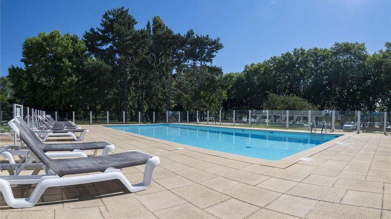<b>Mercure Macon Bord de Saone Pool</b>. Images powered by <a href="https://iceportal.shijigroup.com/" title="IcePortal" target="_blank">IcePortal</a>.