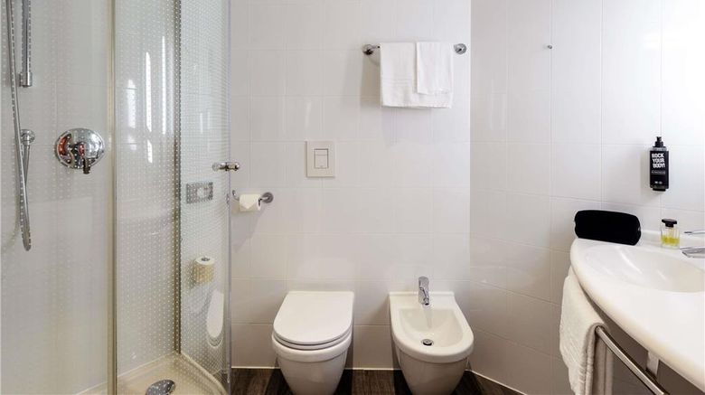 <b>Ibis Milano Fiera Room</b>. Images powered by <a href="https://iceportal.shijigroup.com/" title="IcePortal" target="_blank">IcePortal</a>.