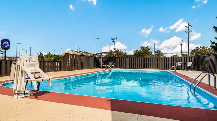 Americas Best Value Inn Pool