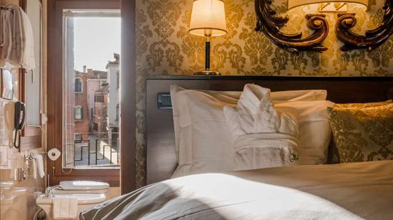 <b>Ca' Maria Adele Room</b>. Images powered by <a href="https://iceportal.shijigroup.com/" title="IcePortal" target="_blank">IcePortal</a>.